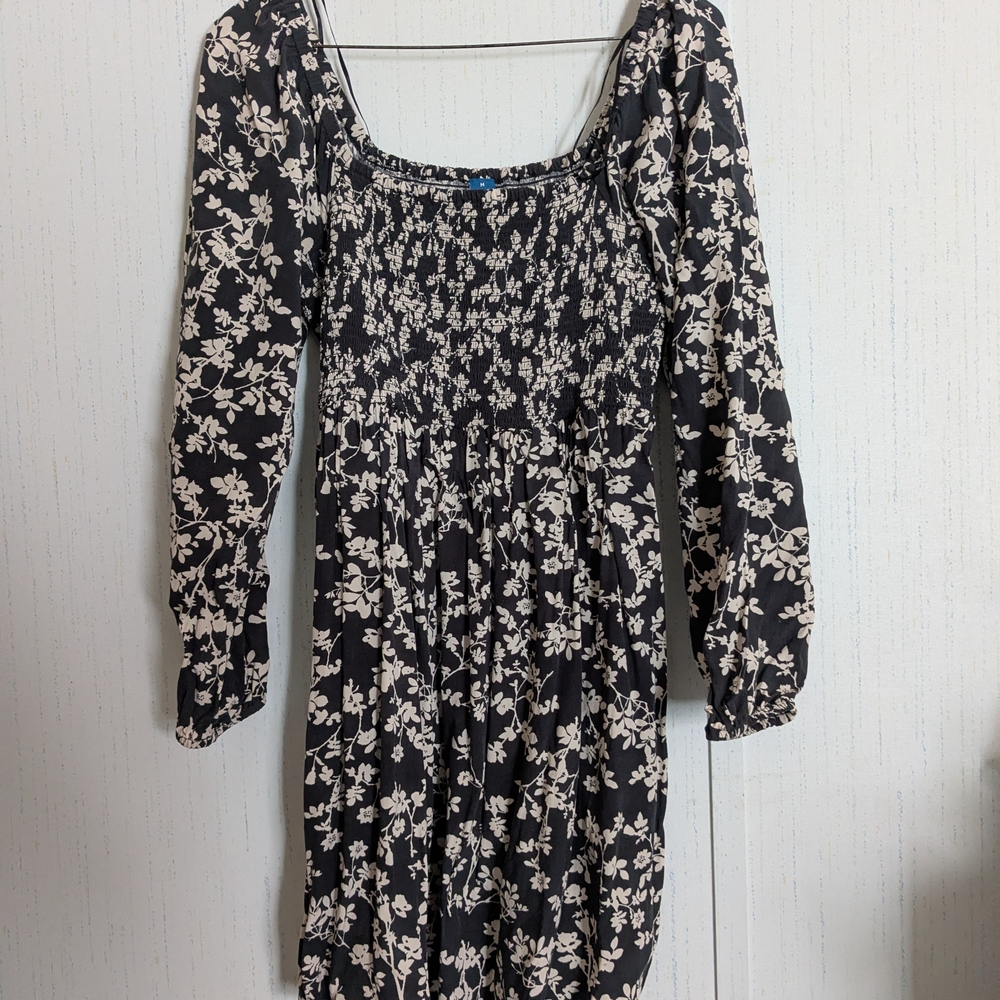 Old Navy Black and Cream Floral Long Sleeve Dress